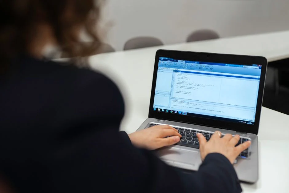 Monthly vs Annual SaaS Plans: Which Saves Your Business Money?