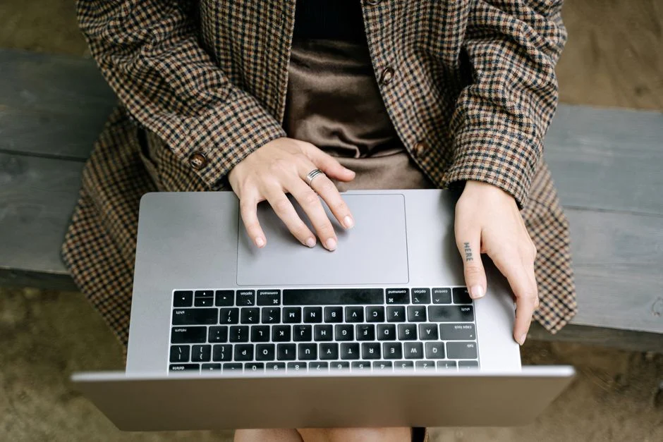 Password Managers: Features, Security and Privacy