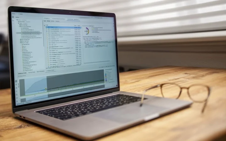 Monthly vs Annual SaaS Plans: Which One Actually Saves Your Business Money?